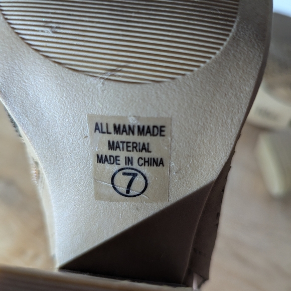 Soda Tan Chunky Open Toe Heel - Picture 5 of 8